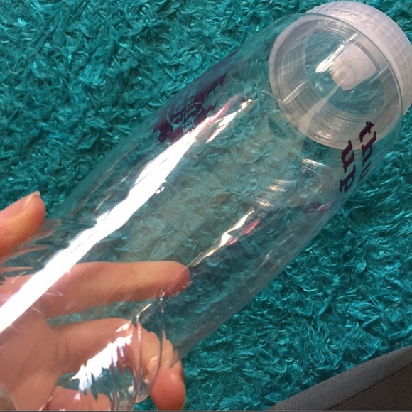 Planet Fitness transparent sports bottle - Picture 6 of 7